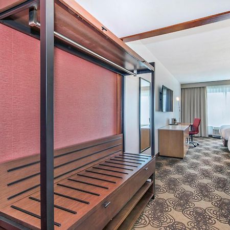 Doubletree By Hilton Raleigh-Cary Hotel Eksteriør billede