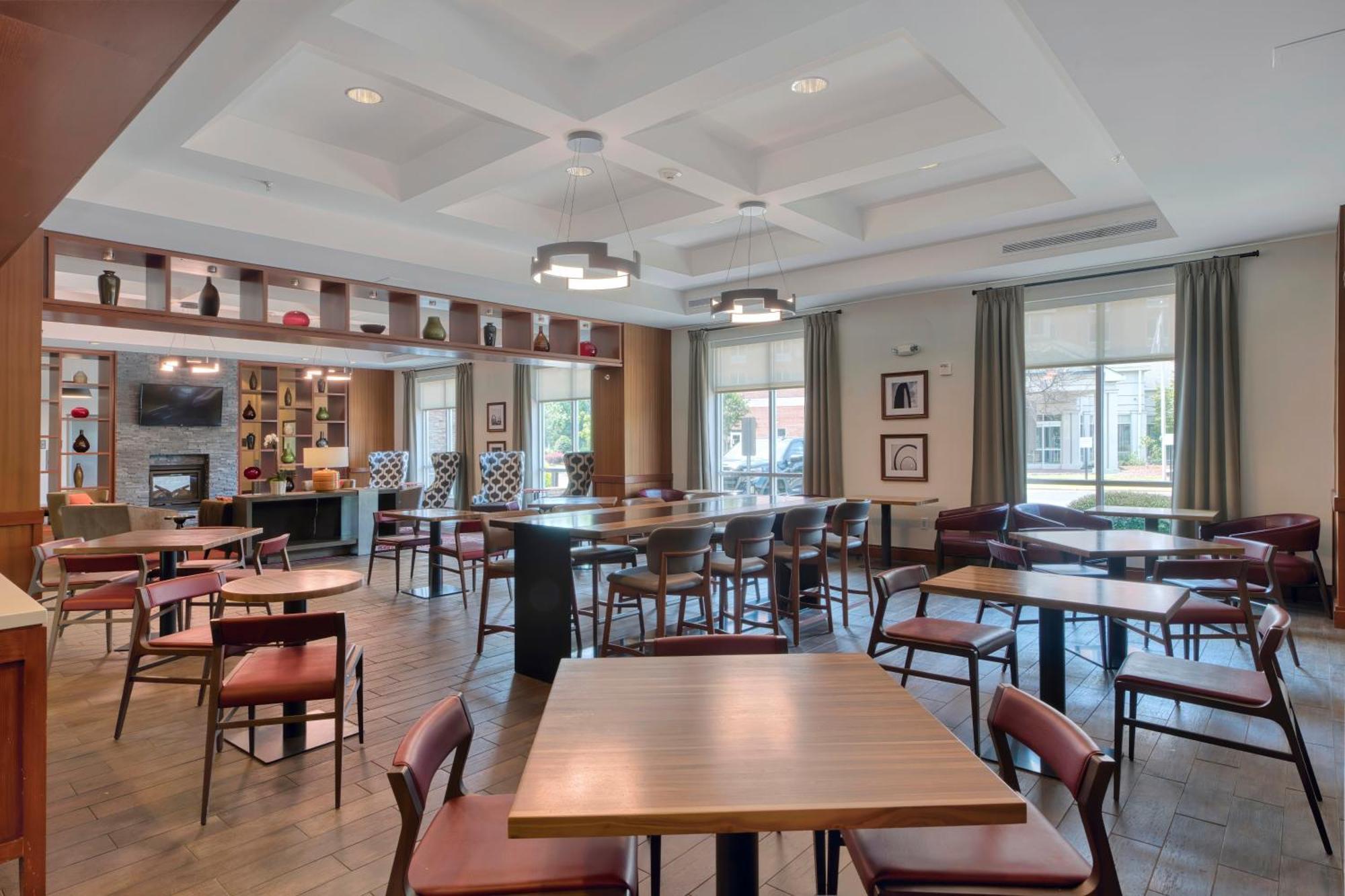 Doubletree By Hilton Raleigh-Cary Hotel Eksteriør billede