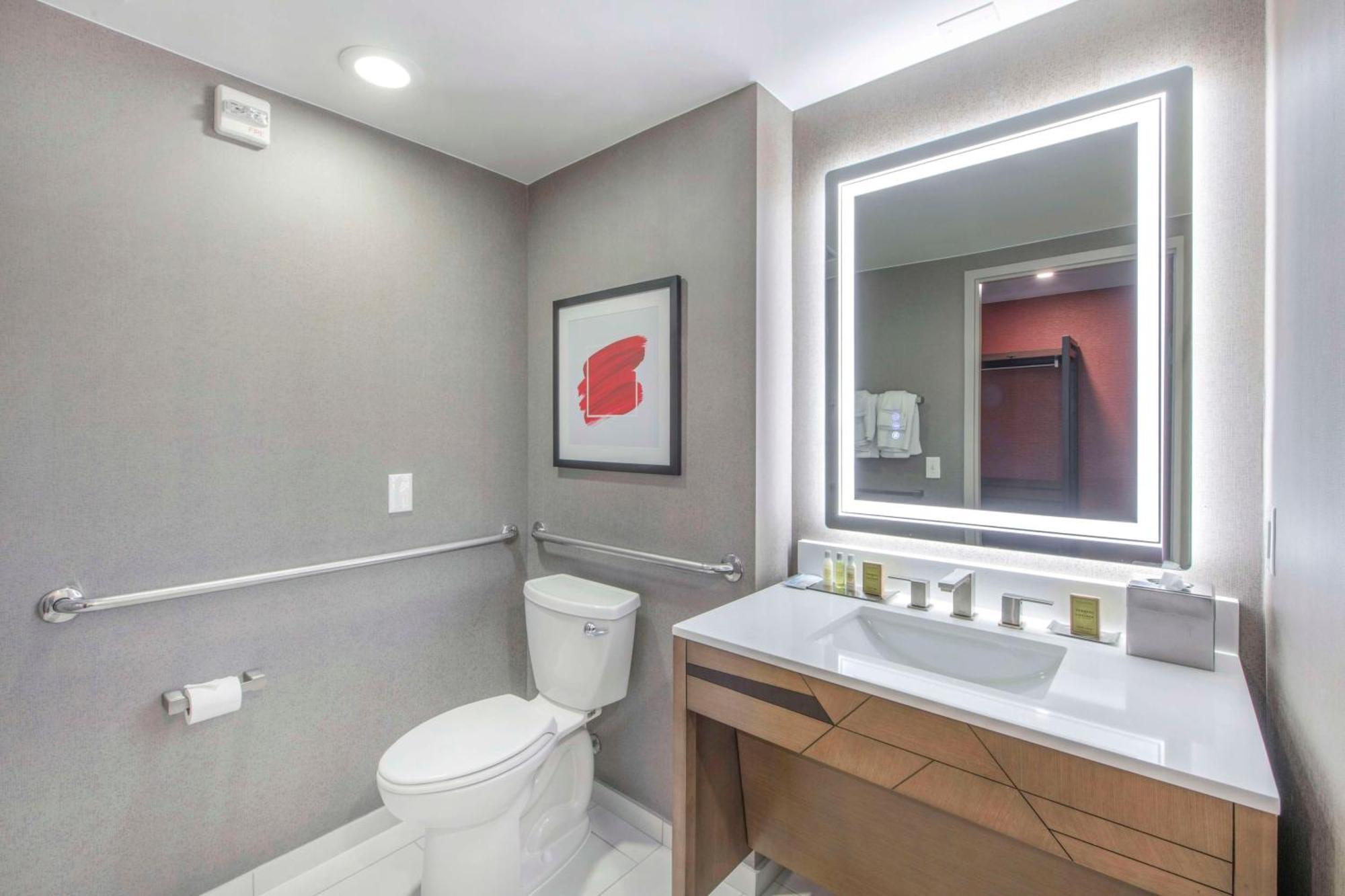 Doubletree By Hilton Raleigh-Cary Hotel Eksteriør billede